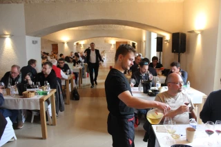 Le championnat de France de dégustation de vin dans le temple du fromage