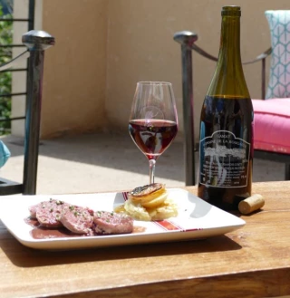 Saucisse de Morteau au Gamay de la Bougarde